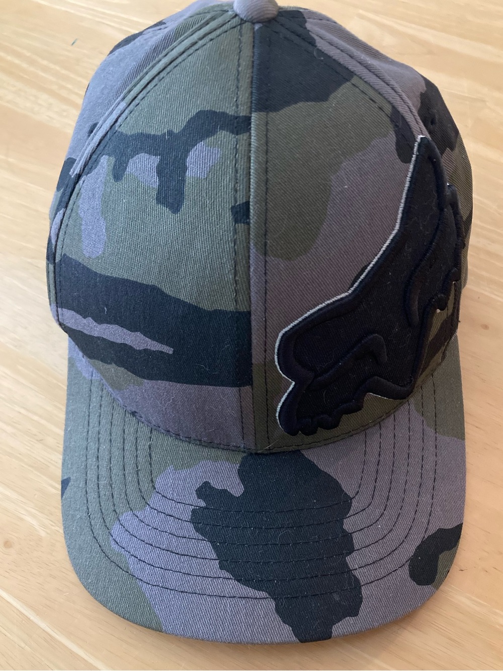 Fox Mens Flex-Fit Camo Hat with Raised Fox Head Patch - Picture 2 of 8